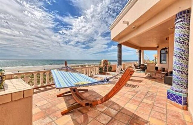 La Vida Dulce-Beachfront Home