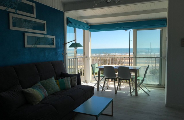 La Vigie 2 la Plage: Panoramic view of the sea. Front line apartment