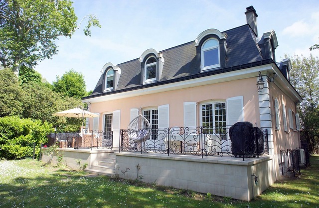 La villa Vesinet, private mension for Olympics, wealthiest suburbs of Paris