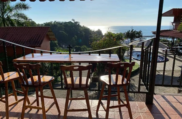 LA VISTA -5 MINUTES AWAY FROM LA MARINA PEZ VELA IN QUEPOS