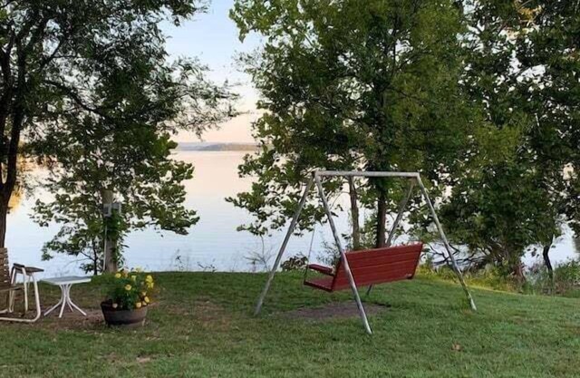 Labor Day Open! Suite Relaxation Steps to Table Rock! Near Big Cedar! Free Tickets Daily!