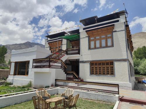 Labrang Home Stay