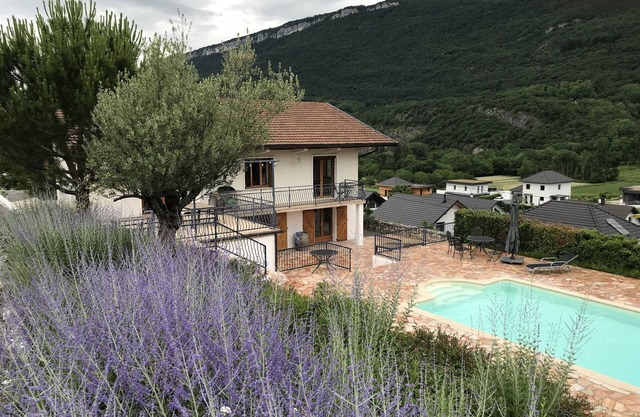 Lac du Bourget: quiet house with psicine