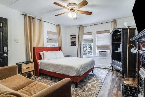 Lafayette at Your Doorstep, Private RM