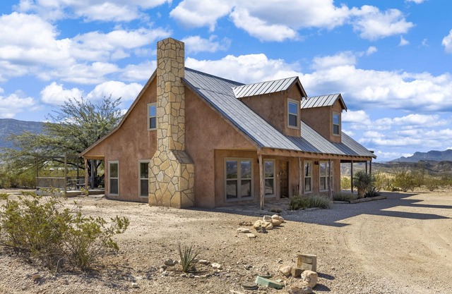 Lajitas Casa Grande: Spacious Four Bedroom Home
