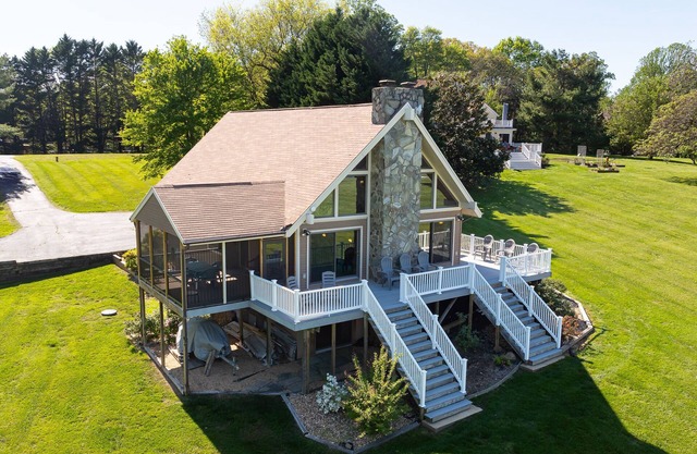 Lake Anna Waterfront 3BR House on Private Side with High Speed Internet