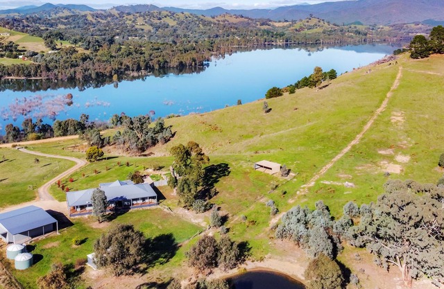 Lake Breeze - Lake Eildon views, close to snow fields