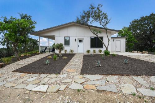 Lake Buchanan Retreat w/Hot-Tub