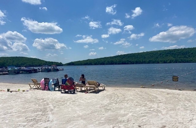 Lake Club Resort is open-5 Bd Rm, private hot tub. Make great memories!