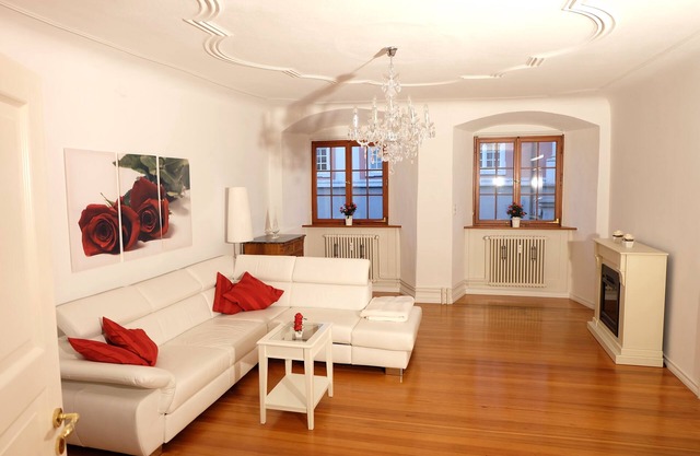 Lake Constance romanticism 300m from the lake with four-poster bed + WiFi, central at castle + castle