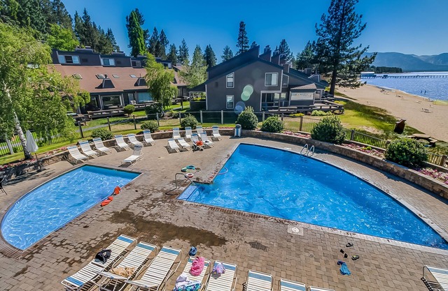 Lake dreams come true at this top-floor studio with loft at Lakeland Village