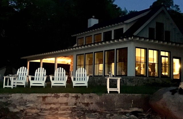Lake Erie Lakefront Custom Built Cottage ~ Amazing Sunsets ~ Private!