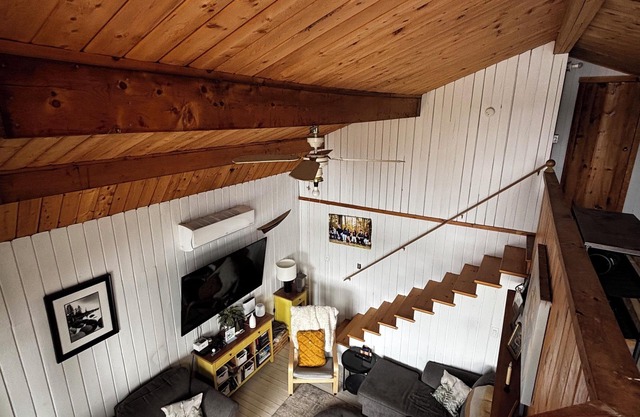 Lake escape! Charming 4-bedroom Cottage with AC and WiFi in welcoming Labelle.