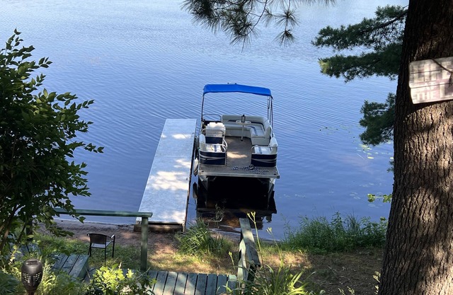 Lake Front 3 Bedroom cabin with FREE use of pontoon.