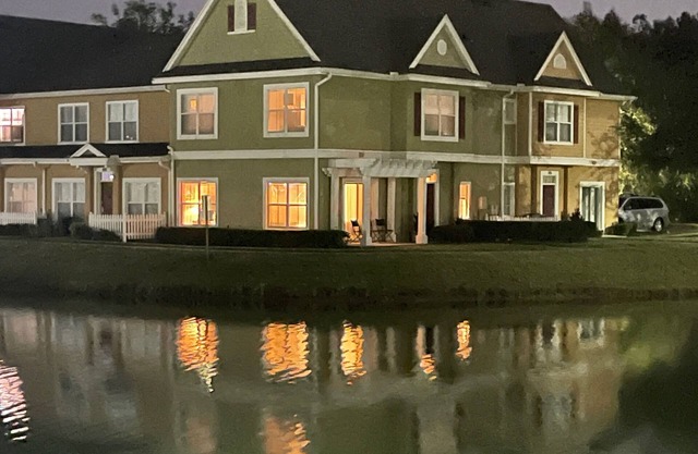 Lake Front Authentic Disney Collection Edition 4 Bedroom Townhome