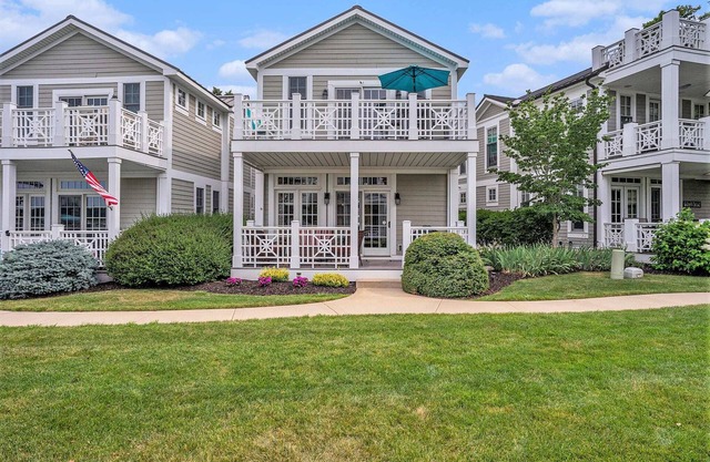 Lake Front Condo W/Pool Access, Walk to Saugatuck