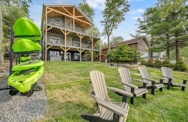 "Lake Front Livin" Beautiful Lake Front View, Private Beach, Dock, Firepit, Game Room, Kayak/Canoe