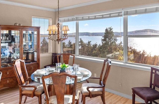 Lake Front, Pet-Friendly Luxury Condo - Adjacent Marina, Walk to Lake, Full Kitchen - C3