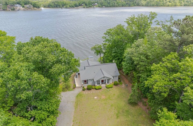 Lake Gaston Main Lake Home, expansive view and water toys!