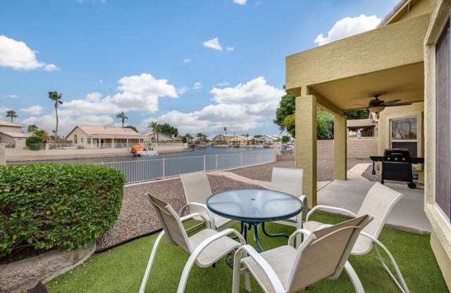 Lake Haven: 3 Bedroom, 2 Bath, Beautiful Lake View