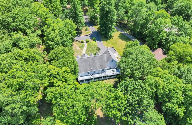 LAKE Royale: Lakefront Home with hot tub.