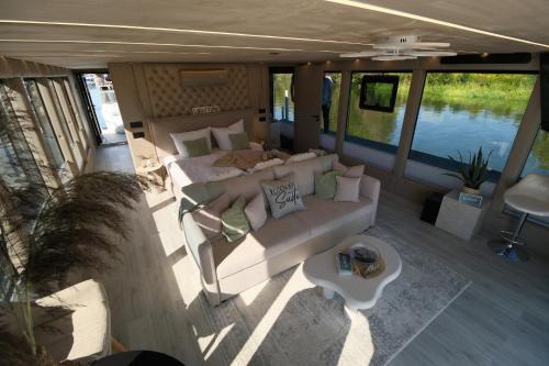 Lake Suite