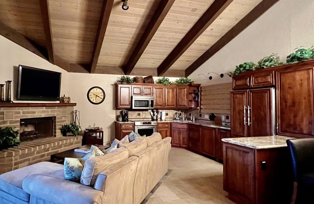 Lake Views, WiFi, Dish TV, Large Driveway for Watercraft and Private Slip!
