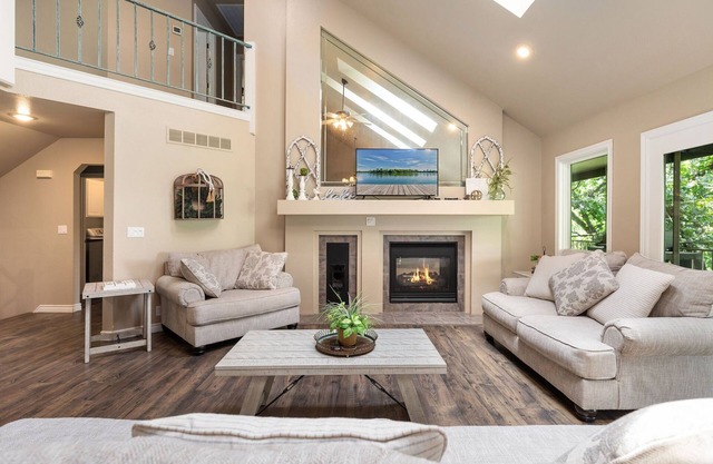 Lakefront 10 Acre Private Home-Private Dock, Kayaks, Pool Table (no Cabooses in winter)