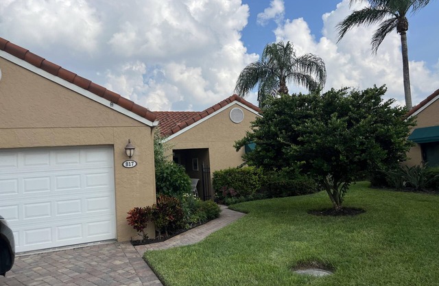 Lakefront 3 bedroom, 2 bath home in gated community. Walking distance to beach.