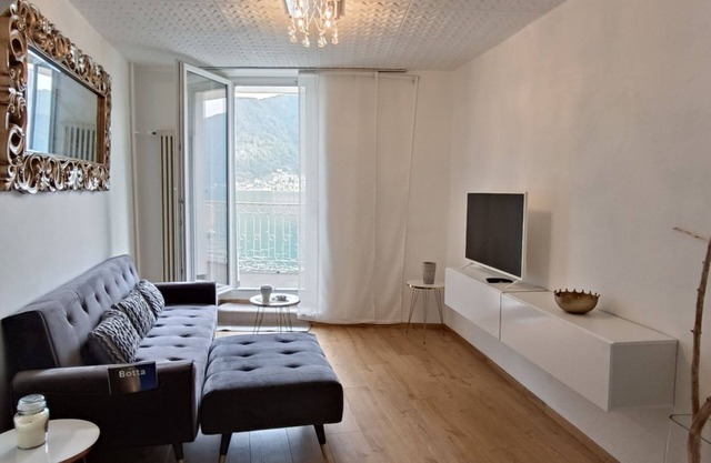 Lakefront apartment in Caslano (Casa Celeste)
