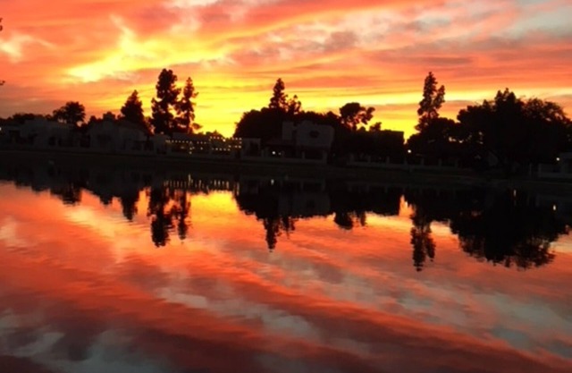 LAKEFRONT-BEAUTIFUL, PEACEFUL VIEWS-HEATED POOl & JACUZZI