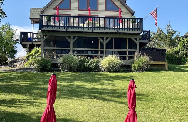 Lakefront Chalet perfect for families!