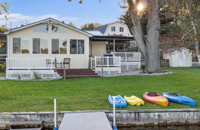 Lakefront Chook Nook Cottage Dickerson Lake