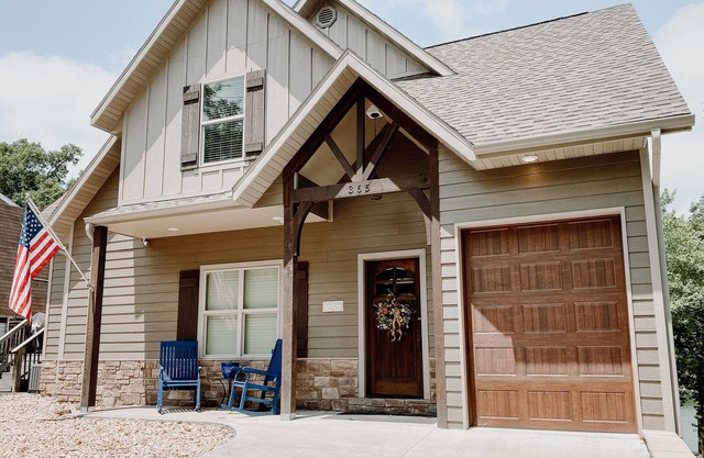 Lakefront ! Close to Branson, Silver Dollar City and Dogwood Canyon.