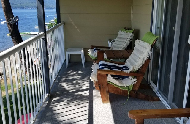 Lakefront Condo on sunny side of Shuswap Lake