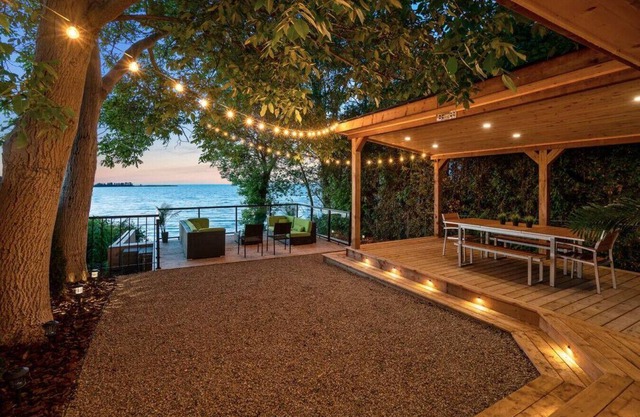 Lakefront Cottage - Bright & Cozy w/Stunning View