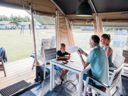 Lakefront Glamping w Pets