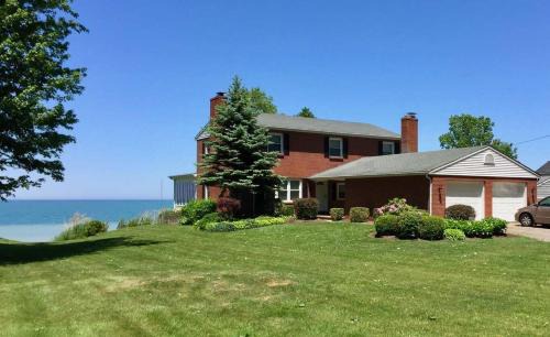 Lakefront Home in Madison - Private Beach