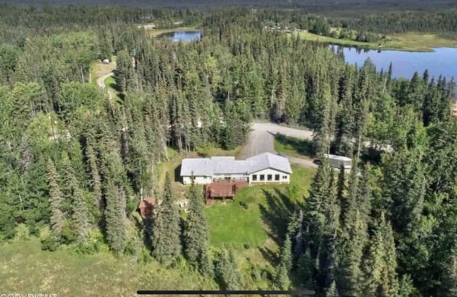 Lakefront Home next to Kenai and Kasilof River w/Hot tub and view. Sleeps 6-12