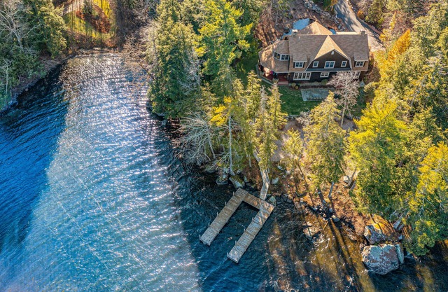 Lakefront home with a washer/dryer, deck, dock, & grill