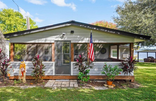 Lakefront Home with Screened Porches in Frostproof!