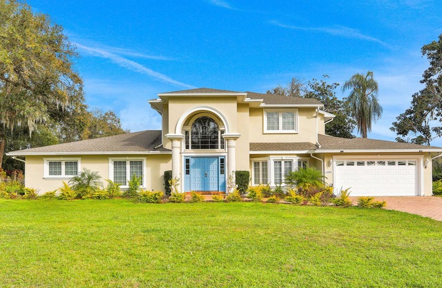 Lakefront home with screened private pool, jetted bathtub, grill & lanai