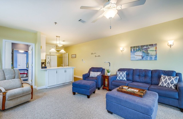 Lakefront Huddleston Condo w/Community Pool
