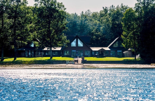 Lakefront Lodge Africa Wing