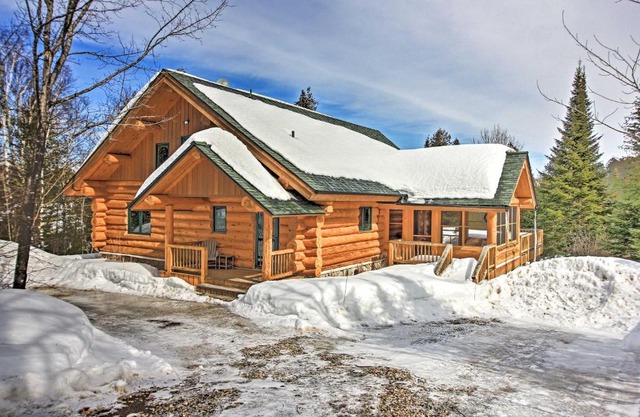 Lakefront Log Cabin with Dock about 9 Mi to Lutsen Mtn