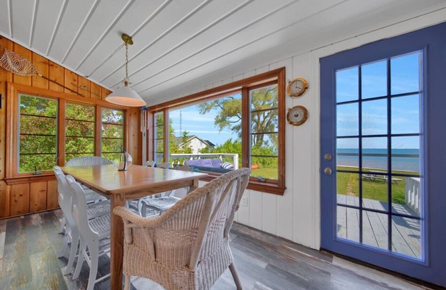Lakefront w Great Beach! Caseville & Port Austin!
