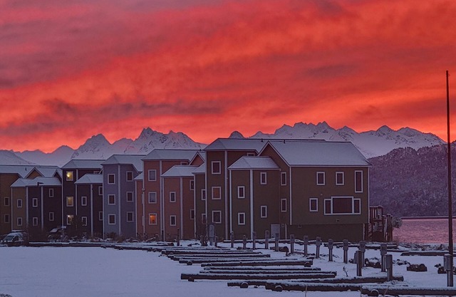 Lakeshore Lodges