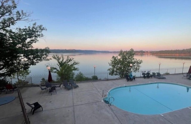 Lakeside Boho Bungalow on Table Rock Lake