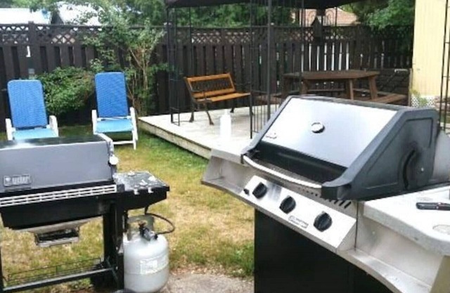 Lakeside Breeze, 7ppl Private Patio, walk to beach