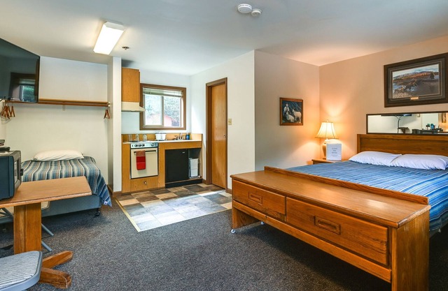Lakeside Cooper Landing Studio Stay w/ Grill!